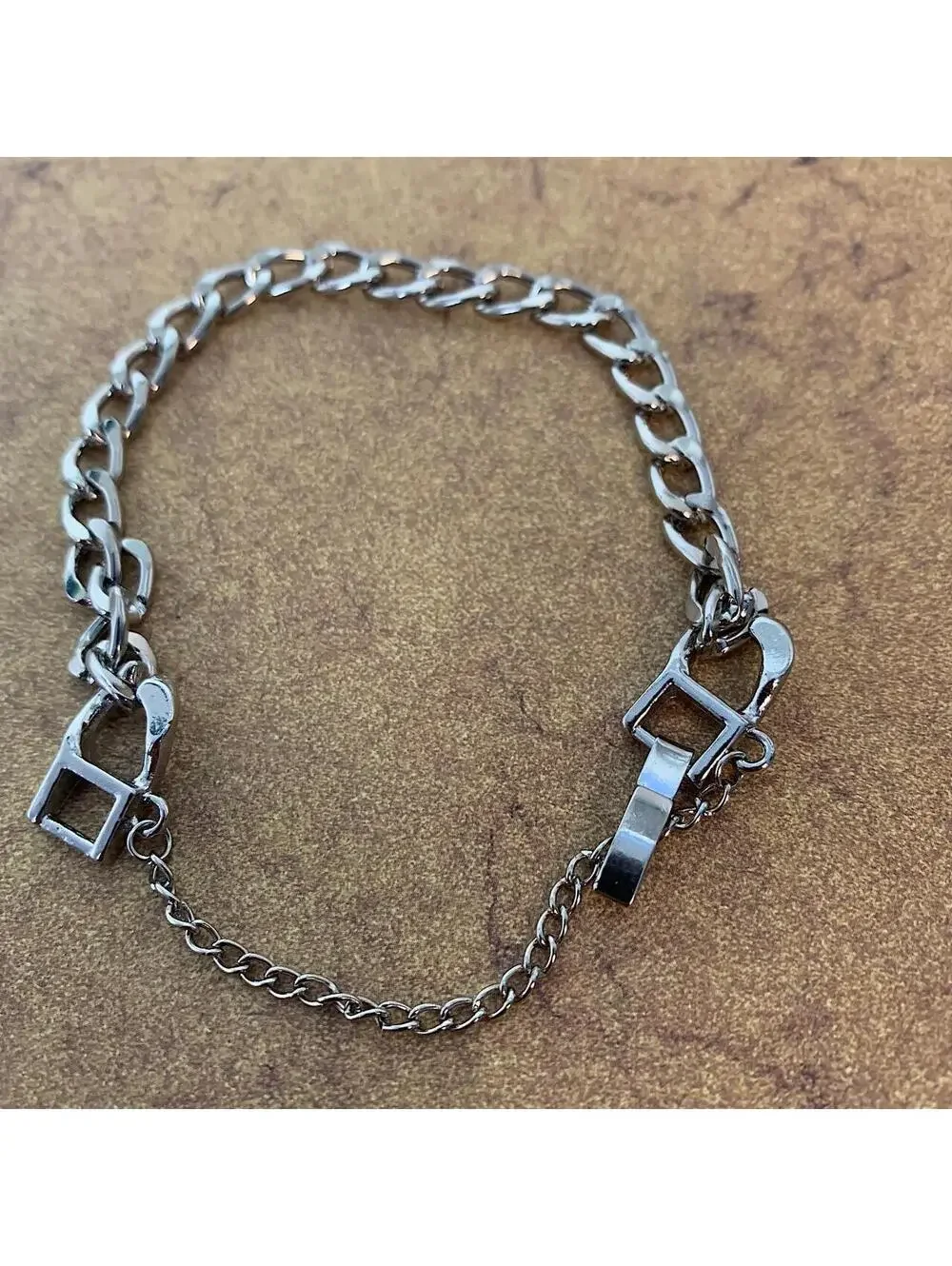 Simple Stainless steel Y2k 2000s style Cuban Link Bracelet. 9 inches length.